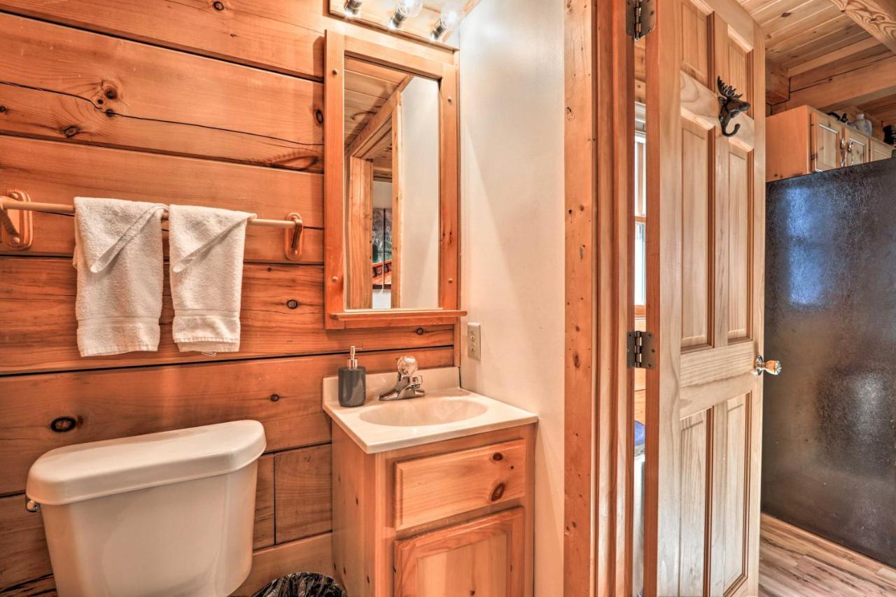 Cozy Cabin With Hot Tub In The Heart Of Pigeon Forge Villa Exterior photo